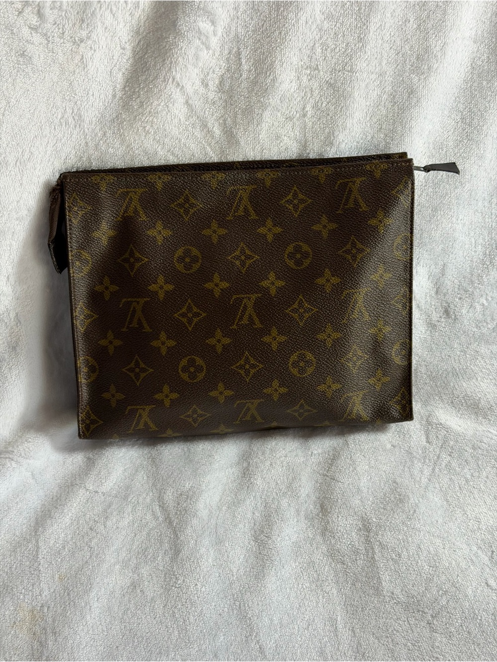 šLouis Vuitton Monogram Canvas Toiletry Pouch 26 - Picture 2 of 14
